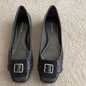 Women’s Nine West dress shoes in size 8.5M in grey.